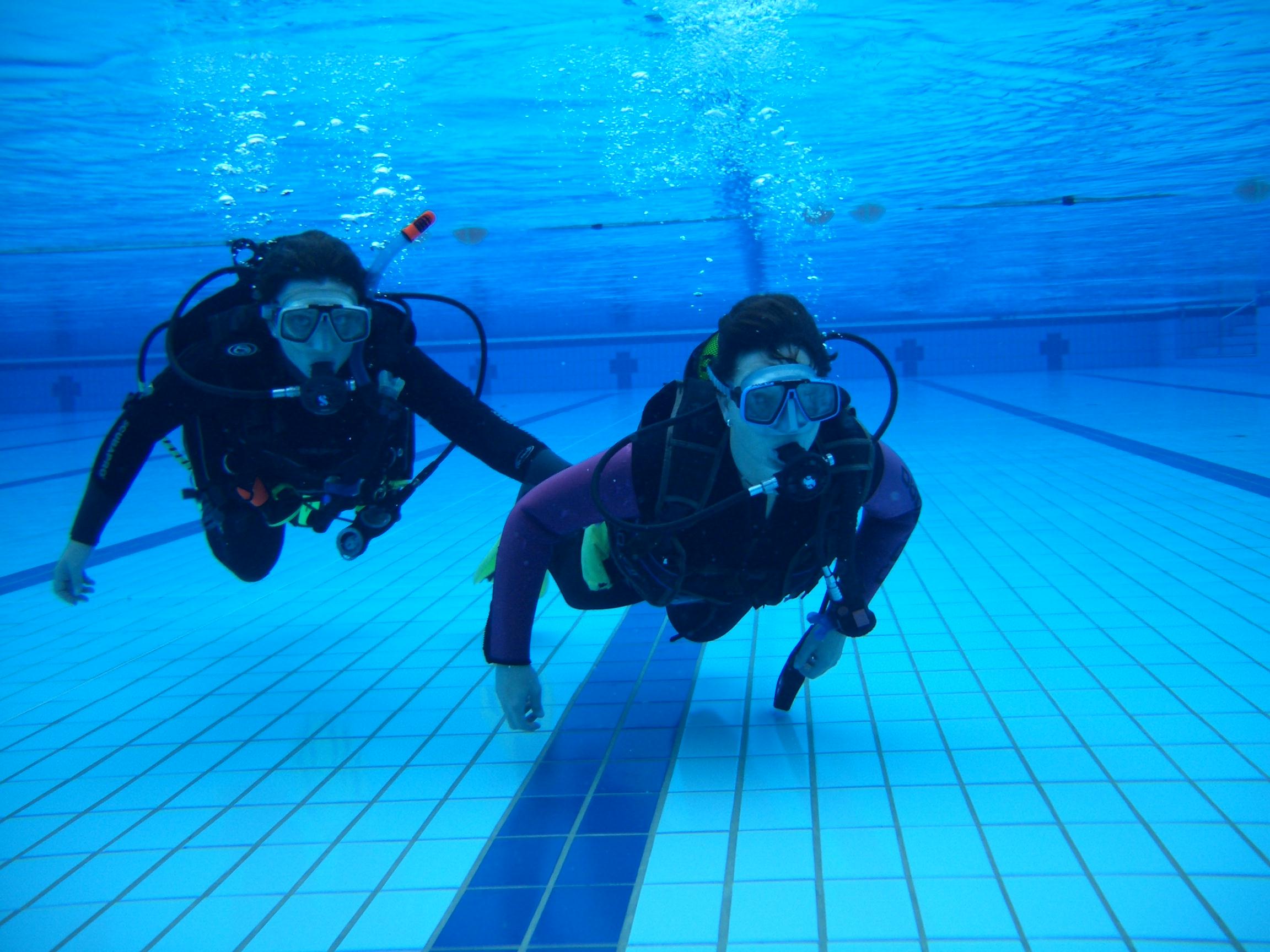 links: Mona de Witt (Divemaster) - recht: Bürte Ille